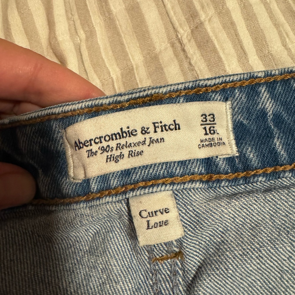Abercrombie Curve Love High Rise 90s Relaxed Jean